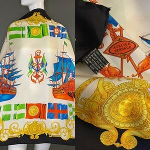 Stunning Atelier Versace Silk Scarf 34 In Excellent Condition Medusa